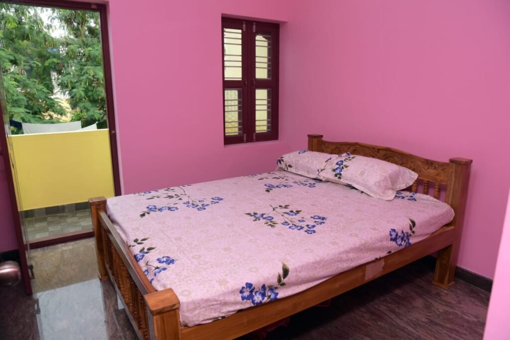 SRS Homestay located just 5 minutes’ walk from Ramanashram in Tiruvannamalai.